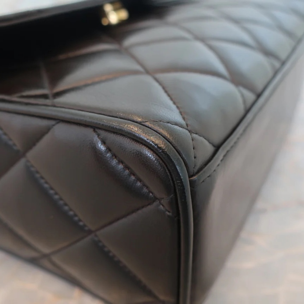 Authentic CHANEL black lambskin medium sized camera vintage crossbody bag - Picture 13 of 15